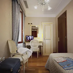 ca-doro.hotelinveneto.com/
